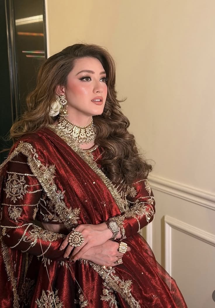 Momina Iqbal Biography – Age, Husband, Net Worth, Dramas & More